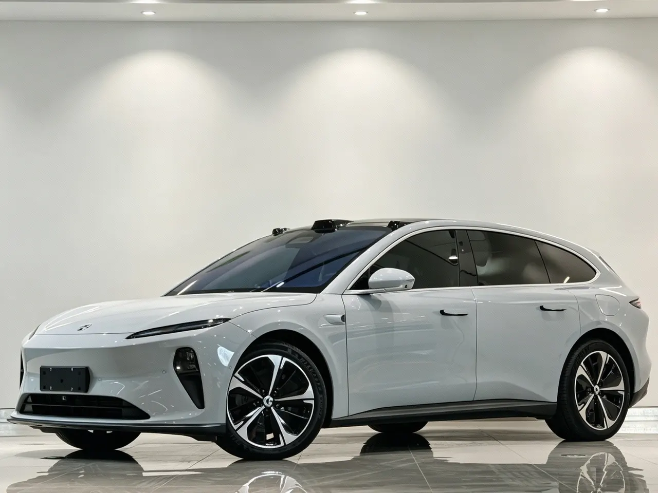 Открыть галерею: NIO 2024 ET5T 75kWh Touring automatic