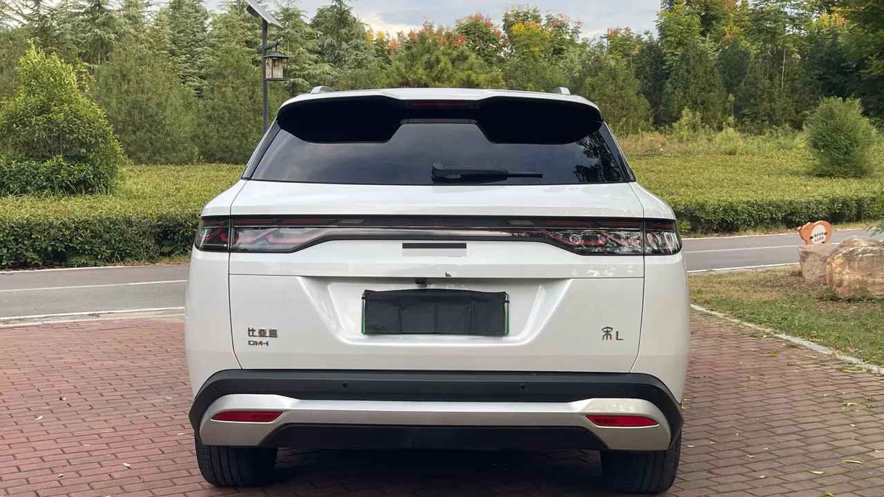 BYD 2024 Song L DM-i 1.5 Stepless 112km Exceed Automatic Transmission 5