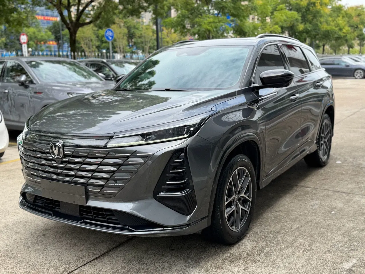 Открыть галерею: ChangAn 2024 CS75 PLUS 1.5T Champion Edition Smart Driving and Collar Automatic Gear