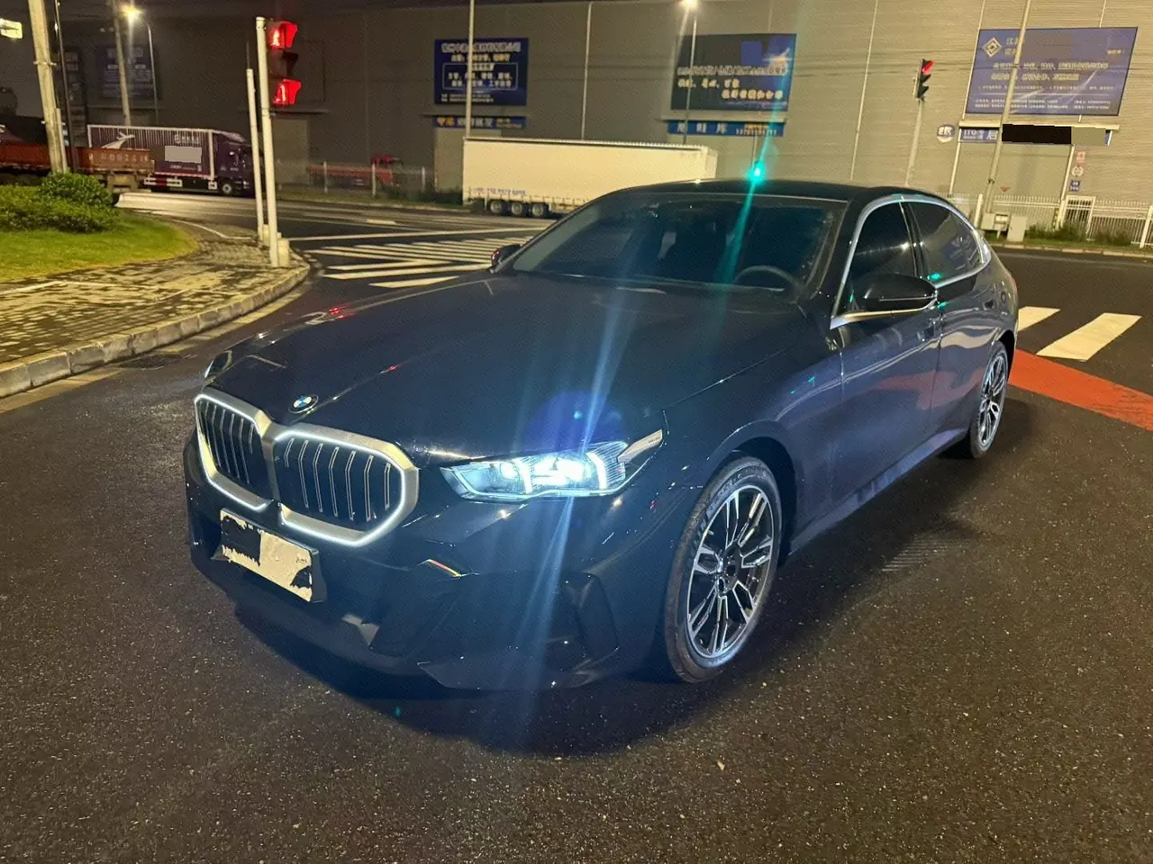 Открыть галерею: BMW 5 Series 2026 530Li 48V 2.0T Leading M Sports Suit (Modified) Automatic Gear