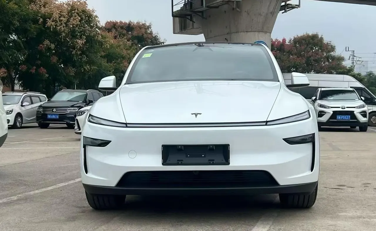 Tesla 2026 Model Y Long Range Rear-Wheel-Drive Automatic 2