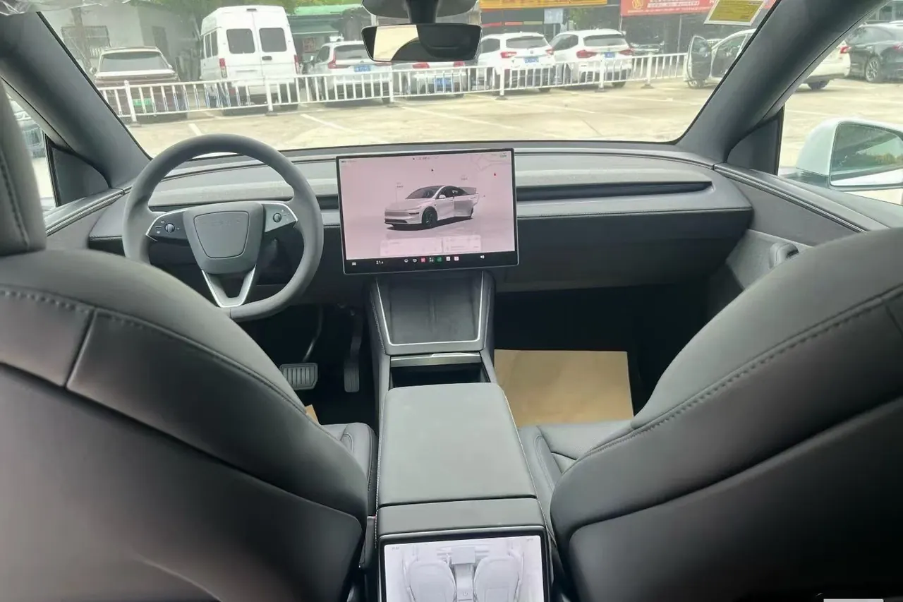 Tesla 2026 Model Y Long Range Rear-Wheel-Drive Automatic 4