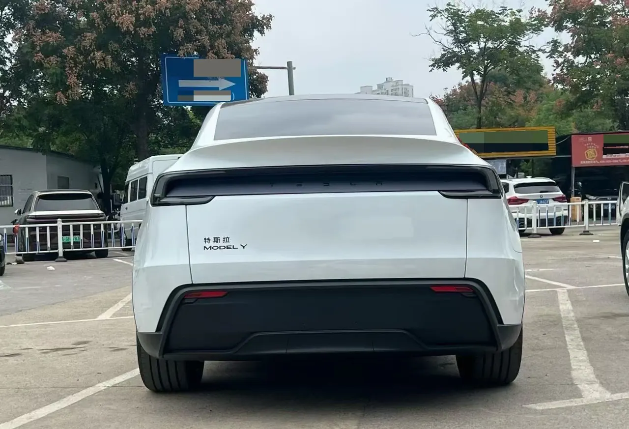 Tesla 2026 Model Y Long Range Rear-Wheel-Drive Automatic 8