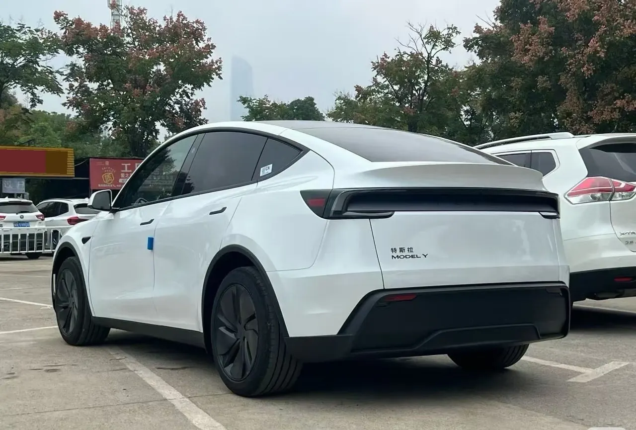 Tesla 2026 Model Y Long Range Rear-Wheel-Drive Automatic 9