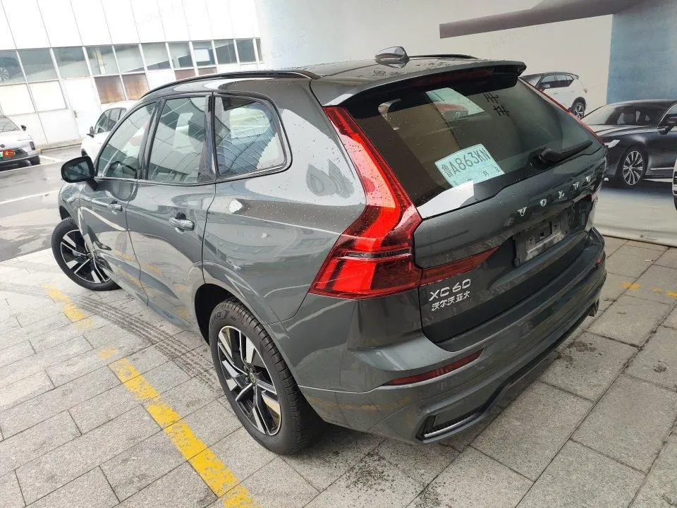 Volvo 2026 XC60 48V 2.0T B5 4WD Zhiyuan Sports Edition Automatic Gear 5