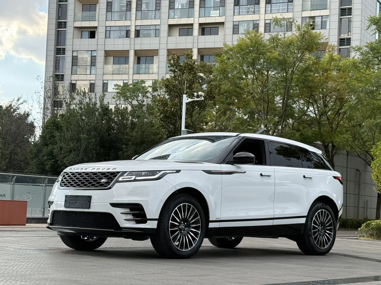 Land Rover Range Rover Star Pulse (Imported) 2020 Range Rover Star Pulse 2.0T P250 R-DYNAMIC S Automatic Gear - View 1