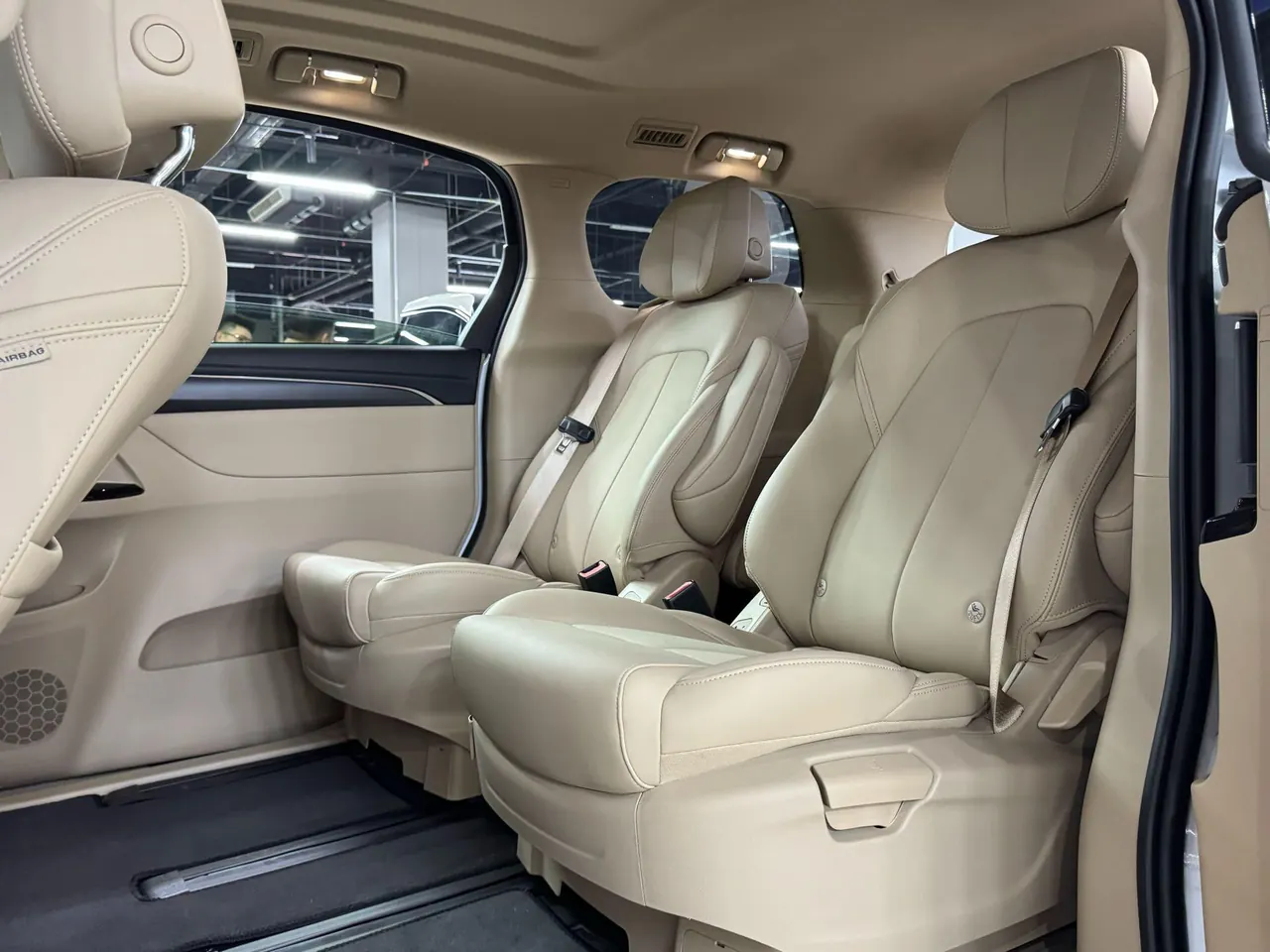 Buick 2025 GL8 Land Business Class 2.0T First Edition Automatic Gear 8