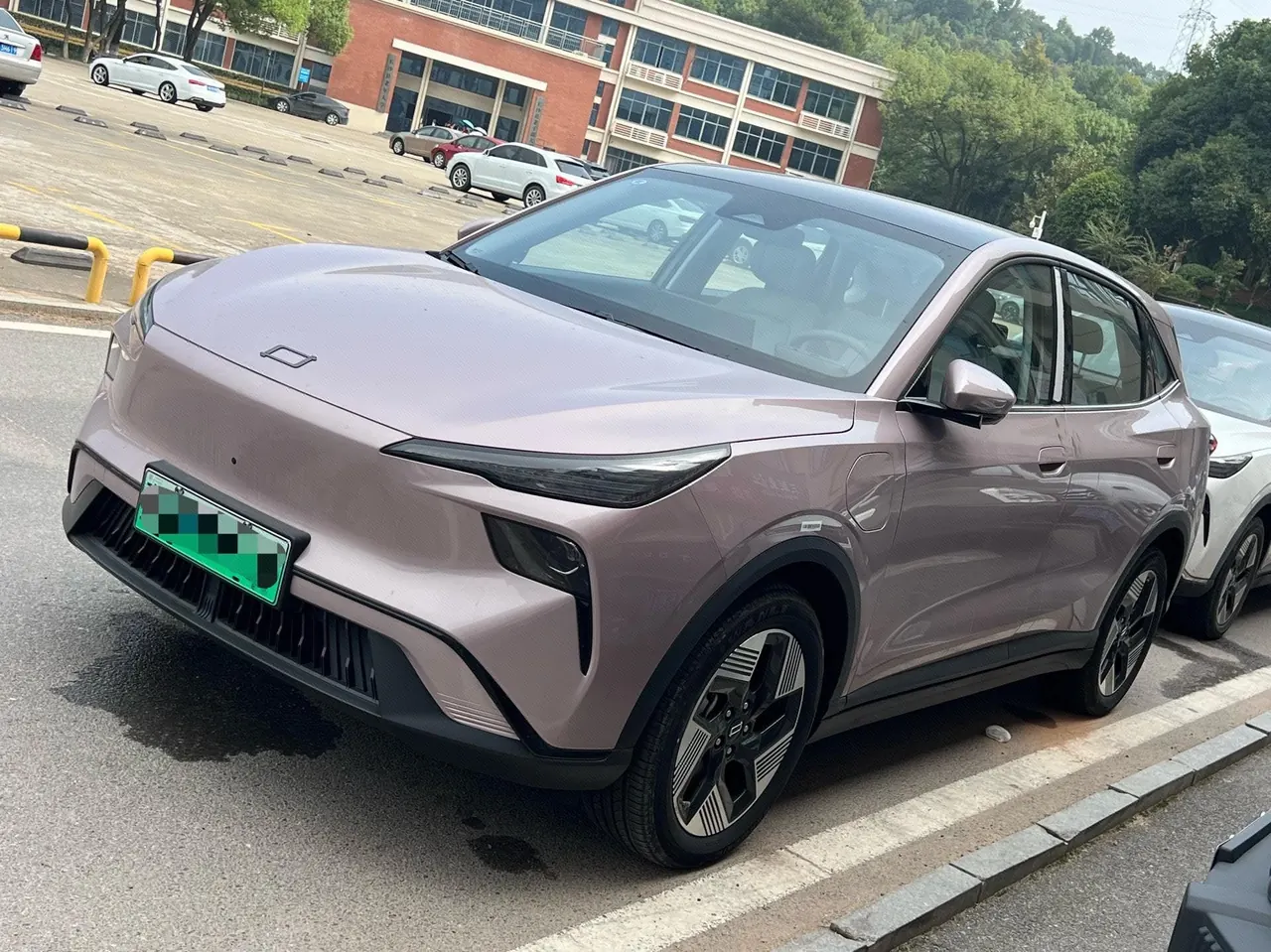 Открыть галерею: Bestune 2025 Yueyi 03 565km Premium Edition Automatic Gear