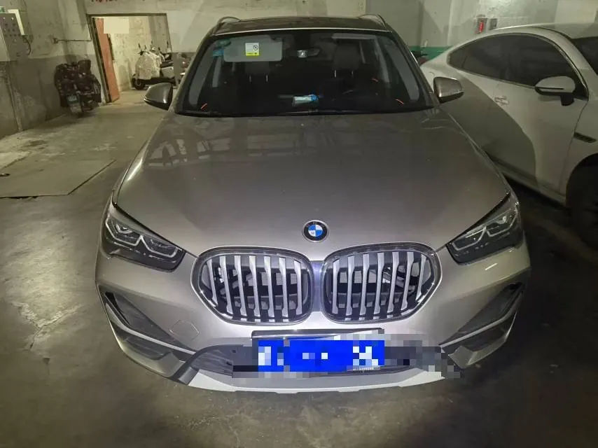 BMW 2020 X1 sDrive20Li 1.5T exclusive automatic gear 4
