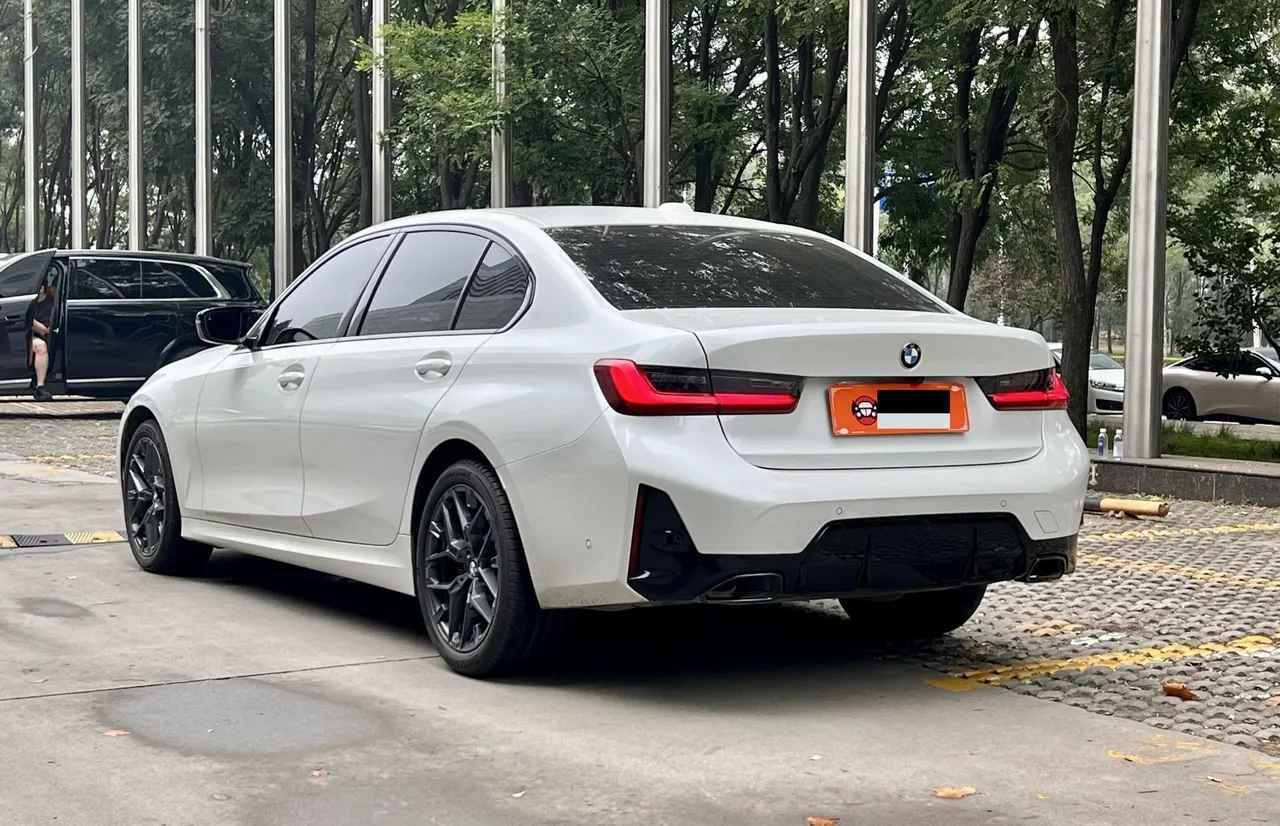 BMW 3 Series 2025 330Li 2.0T M Sports Obsidian Night Suit Automatic Gear 3