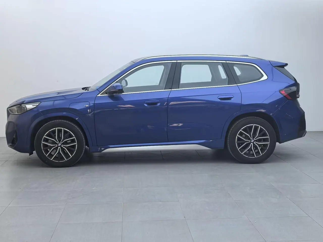 BMW 2025 iX1 eDrive25L eDrive25L m sports suit automatic gear 3