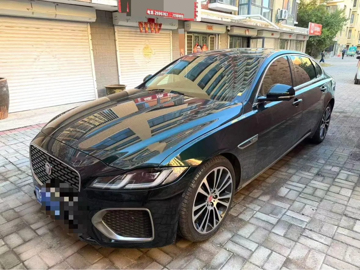 打开图片灯箱:Jaguar 2024 XFL 2.0T P 12500.00g Drive Enjoy Deluxe Edition Automatic Gear