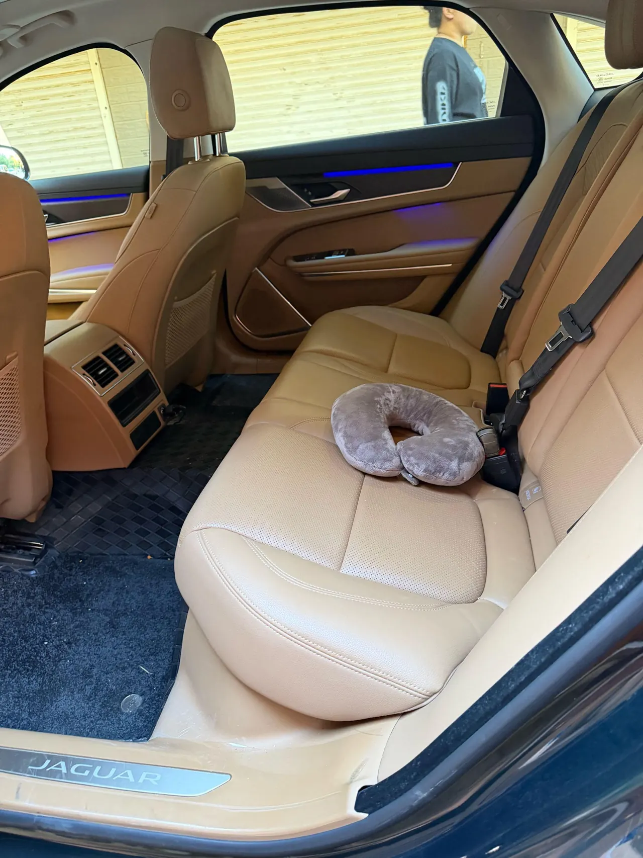 Jaguar 2024 XFL 2.0T P 12500.00g Drive Enjoy Deluxe Edition Automatic Gear 3