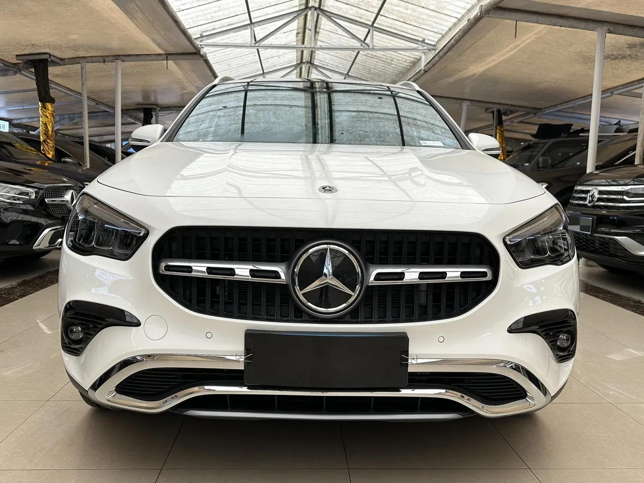 Mercedes Benz 2024 GLA 220 2.0T automatic gear 2