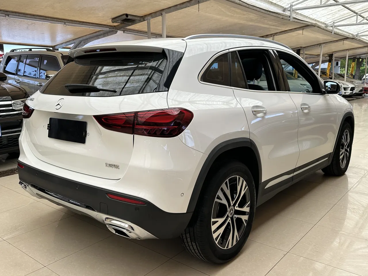 Mercedes Benz 2024 GLA 220 2.0T automatic gear 3