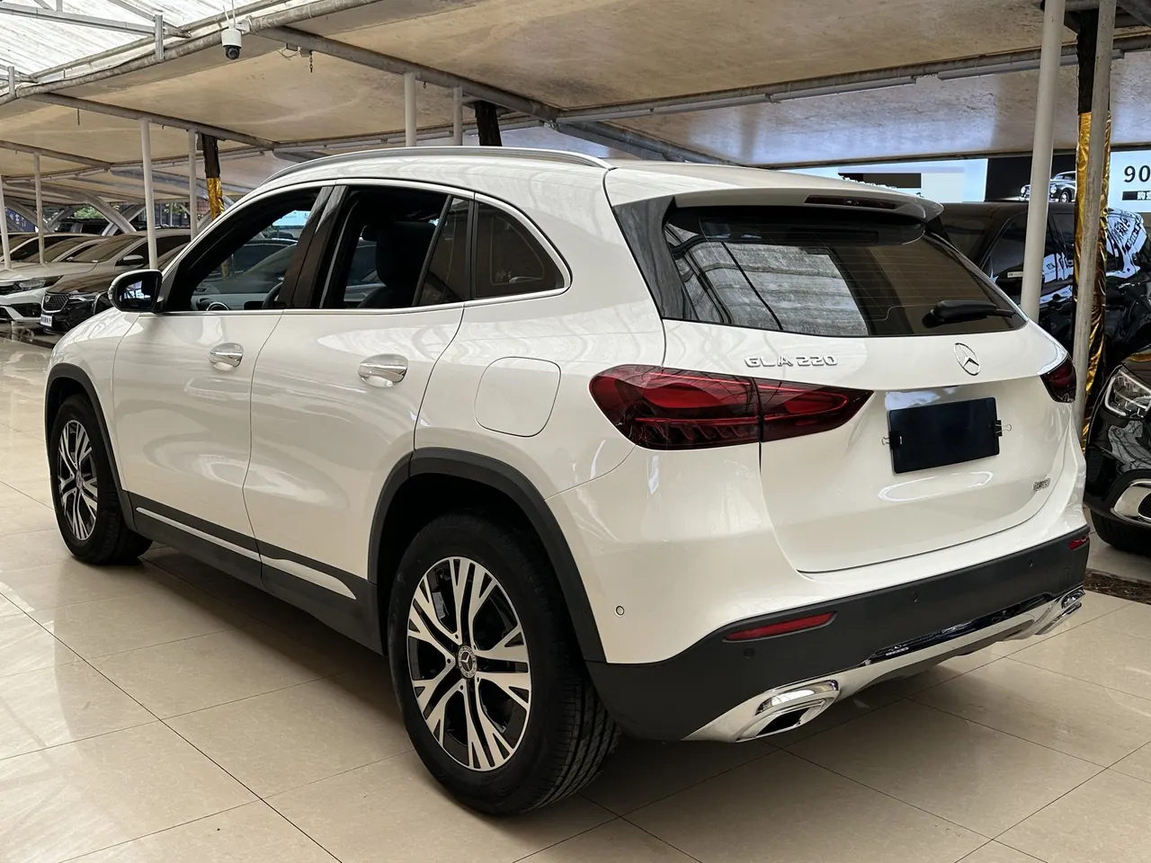 Mercedes Benz 2024 GLA 220 2.0T automatic gear 5