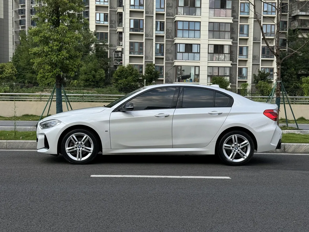 BMW 1 Series 2021 120i 1.5T M Sport Night Edition (facelift) Automatic 17