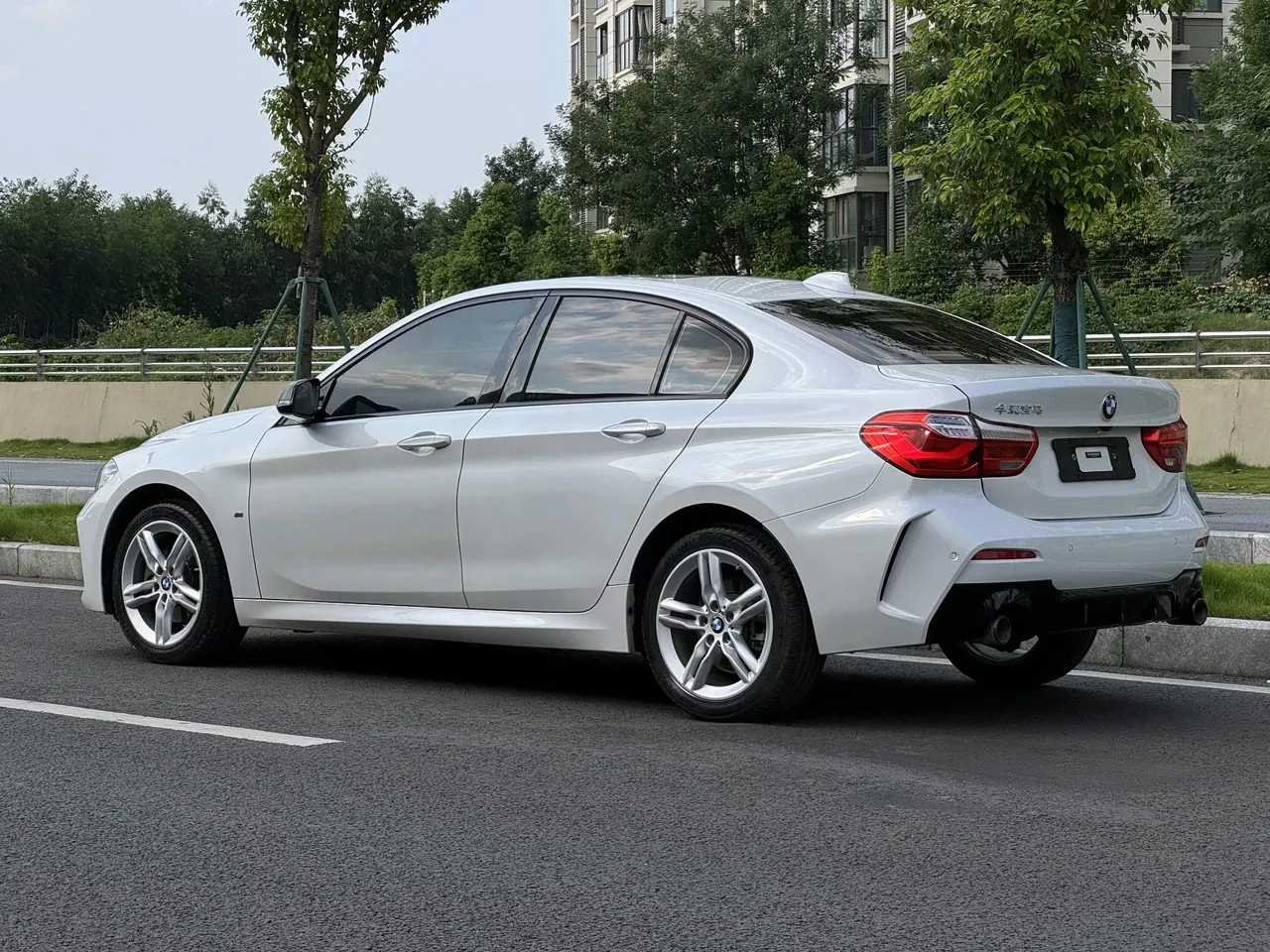 BMW 1 Series 2021 120i 1.5T M Sport Night Edition (facelift) Automatic 18