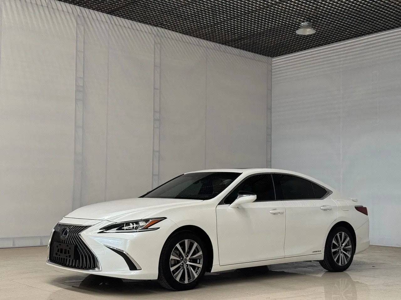 Открыть галерею: Lexus ES (Imported) 2020 ES300h 2.5 Stepless Excellence Edition Automatic Gear