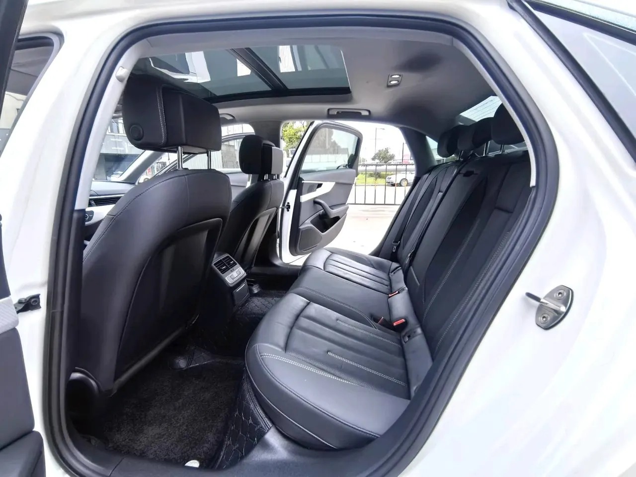 Audi 2020 A4L 2.0TFSI 40TFSI Fashion Elegant Automatic 8
