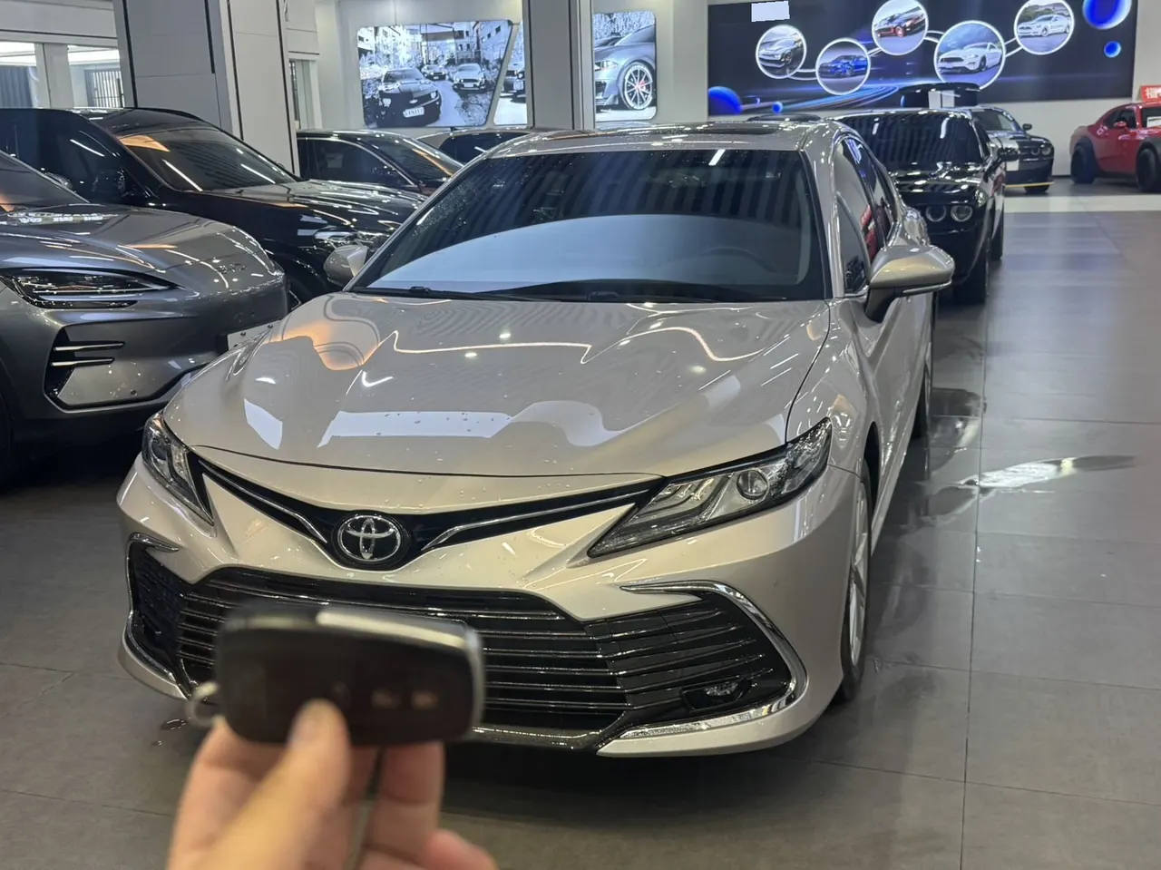 Toyota 2021 Camry 2.0G Stepless Deluxe Edition Automatic Gear 2