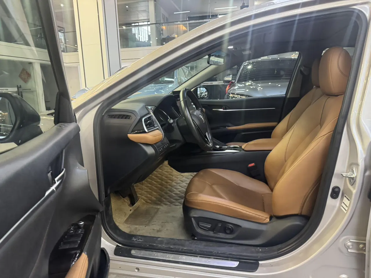 Toyota 2021 Camry 2.0G Stepless Deluxe Edition Automatic Gear 3