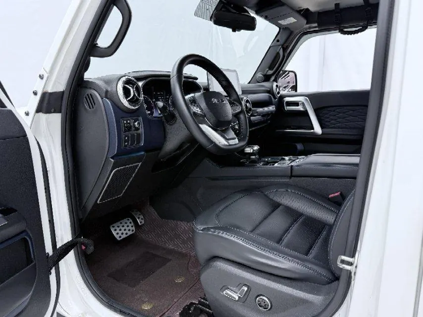 Beijing 2020 BJ40 2.0T 4-wheel drive city hunter version chivalrous automatic gear 3