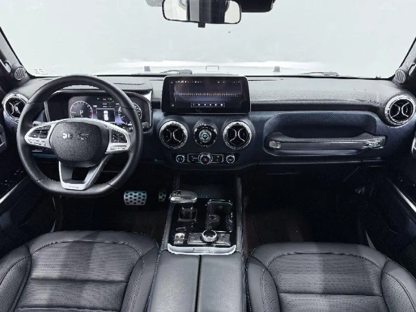 Beijing 2020 BJ40 2.0T 4-wheel drive city hunter version chivalrous automatic gear 4