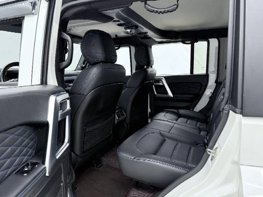 Beijing 2020 BJ40 2.0T 4-wheel drive city hunter version chivalrous automatic gear 6