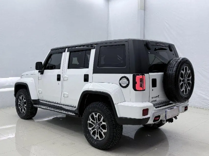 Beijing 2020 BJ40 2.0T 4-wheel drive city hunter version chivalrous automatic gear 7