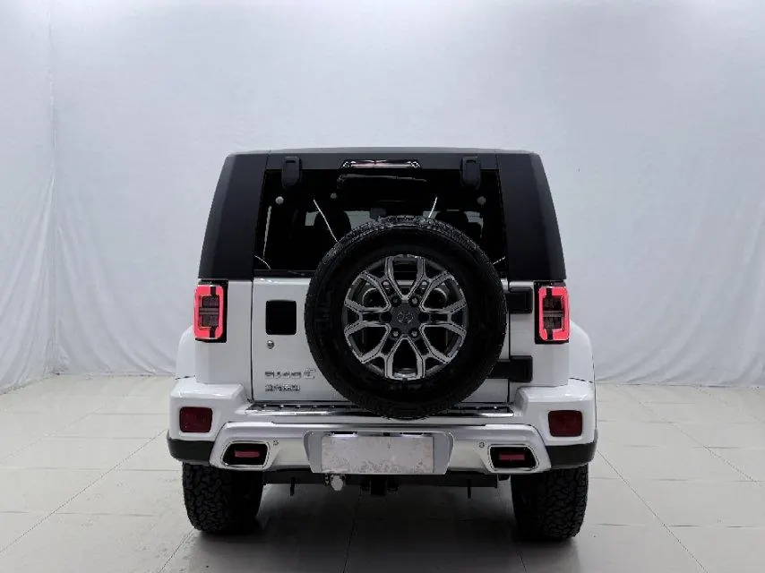 Beijing 2020 BJ40 2.0T 4-wheel drive city hunter version chivalrous automatic gear 8