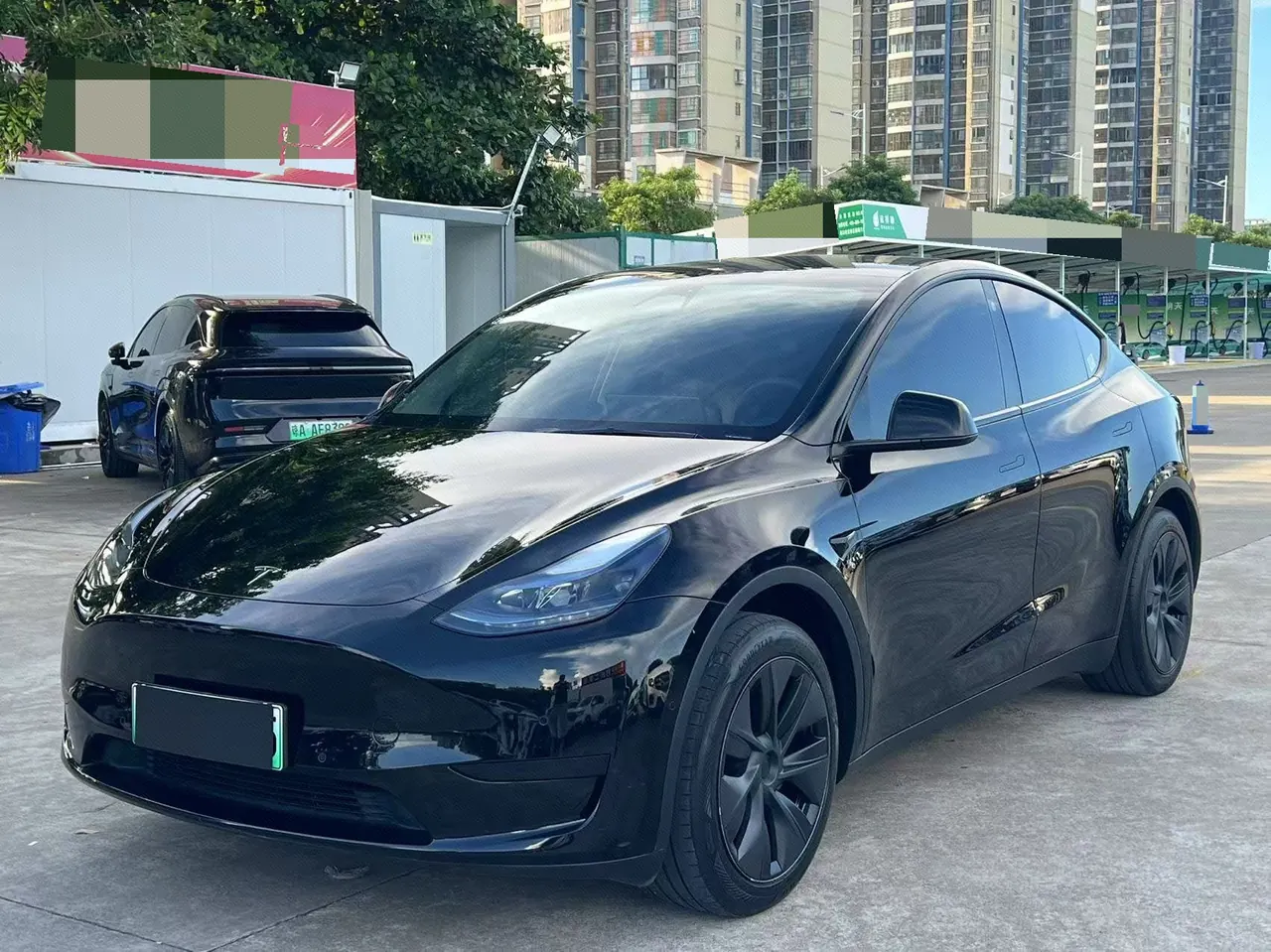Open image lightbox: Tesla 2023 Model Y rear-wheel drive version automatic transmission