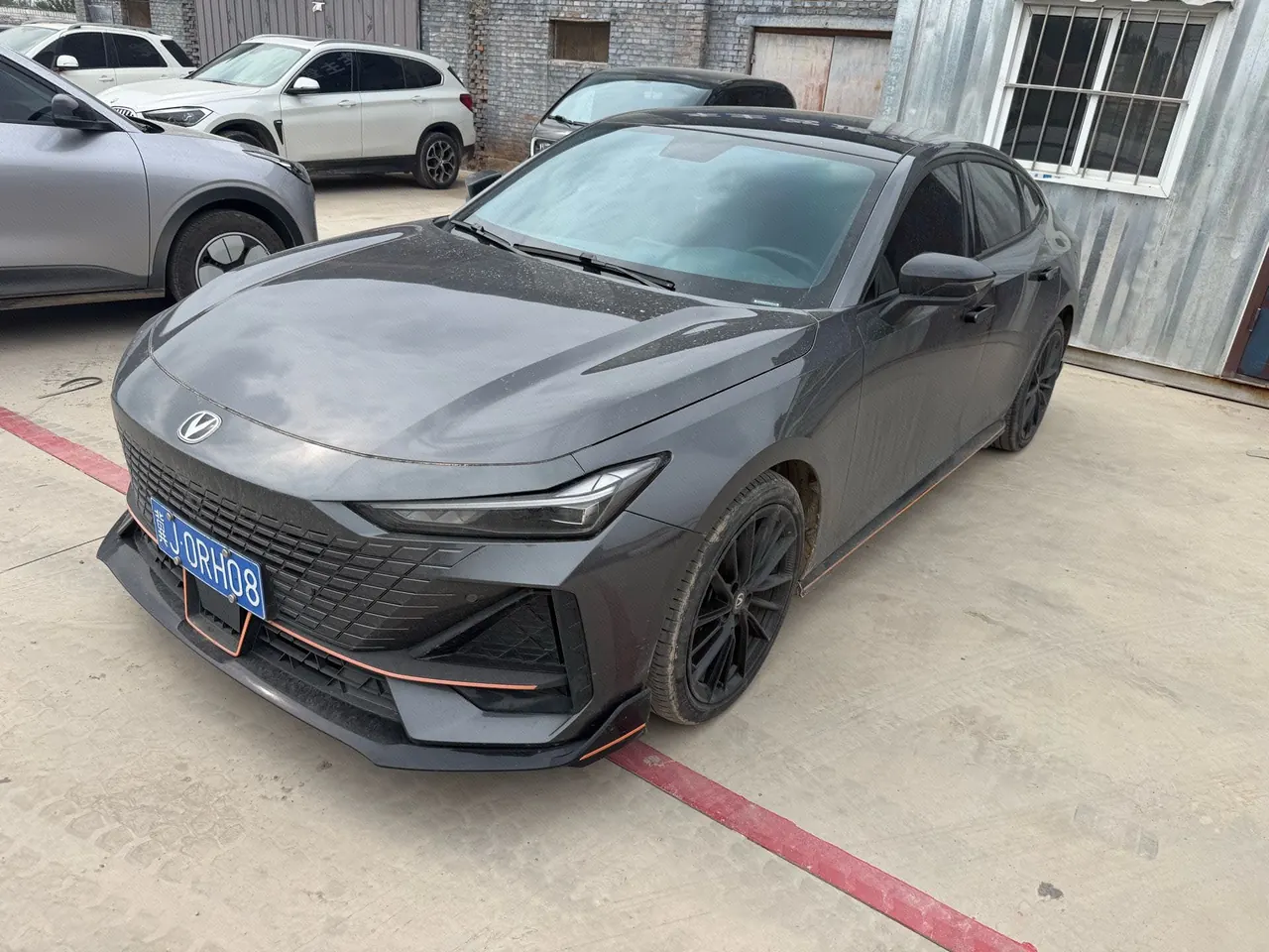 Открыть галерею: ChangAn 2023 UNI-V 1.5T honorable automatic gear