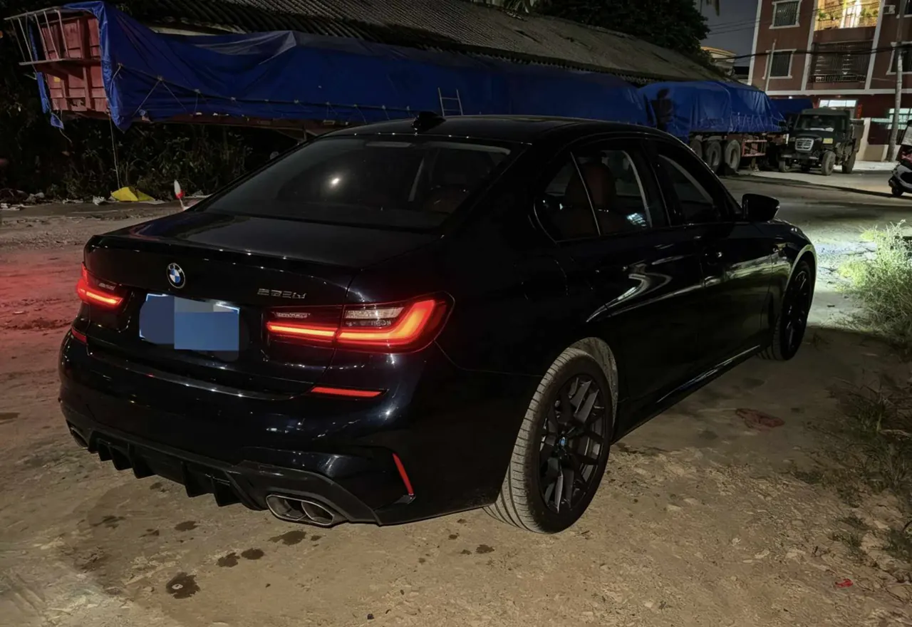 BMW 3 Series 2026 330Li 2.0T M Sports Obsidian Night Suit Automatic Gear 2