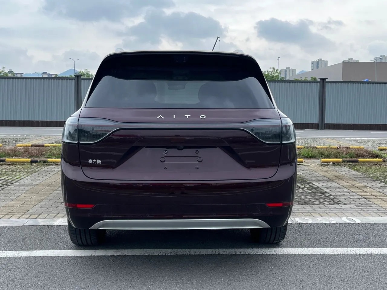 AITO 2025 AITO M9 extended range Ultra version 52kWh6 seat version automatic gear 11