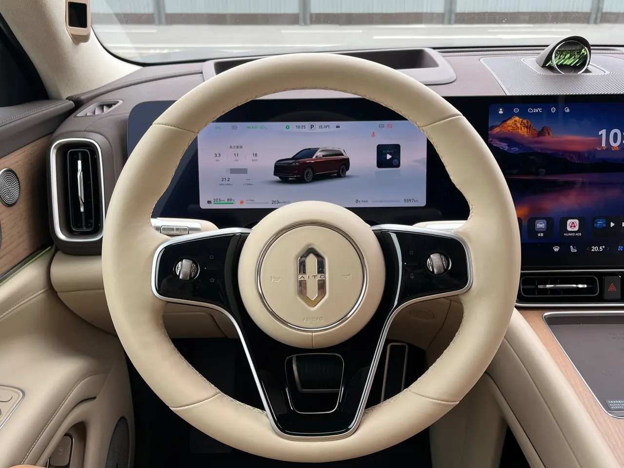 AITO 2025 AITO M9 extended range Ultra version 52kWh6 seat version automatic gear 4