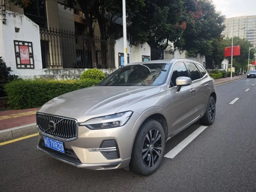 打开图片灯箱:Volvo 2023 XC60 48V 2.0T B5 4-wheel-drive Zhiyi Deluxe Edition Automatic Gear