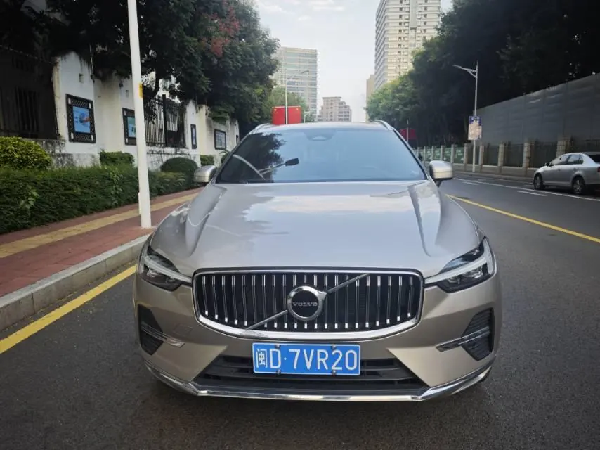 Volvo 2023 XC60 48V 2.0T B5 4-wheel-drive Zhiyi Deluxe Edition Automatic Gear 2