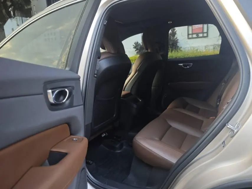 Volvo 2023 XC60 48V 2.0T B5 4-wheel-drive Zhiyi Deluxe Edition Automatic Gear 5