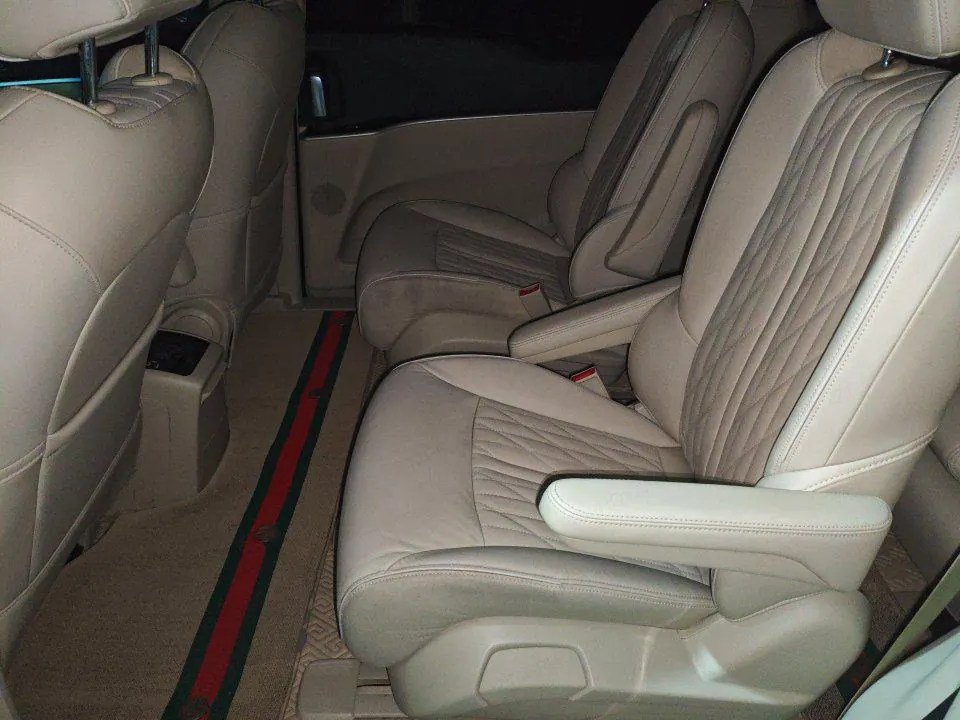 Buick 2023 GL8 Land Business Class 48V 2.0T 652T Luxury Automatic Gear 4