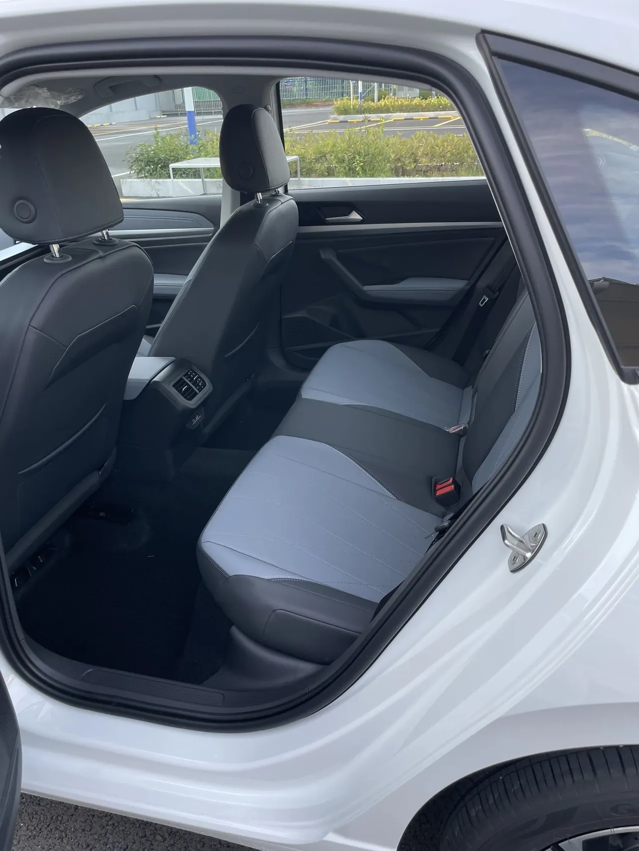 Volkswagen 2024 LaVida 1.5 Star 5 Million Edition Automatic Gear 4