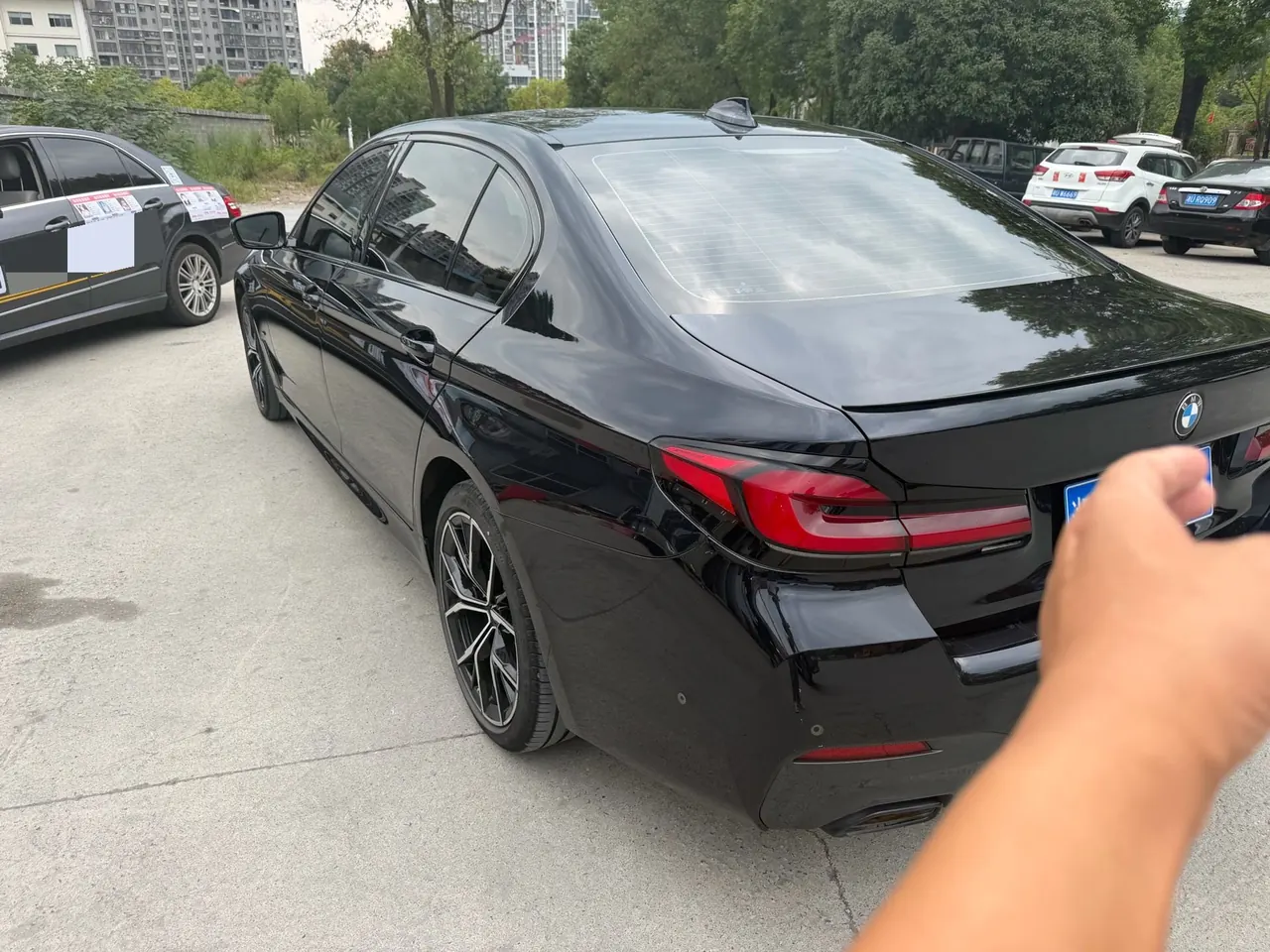 打开图片灯箱:BMW 5 Series 2022 530Li 2.0T Premium Luxury Suit (Change 3) Automatic Gear