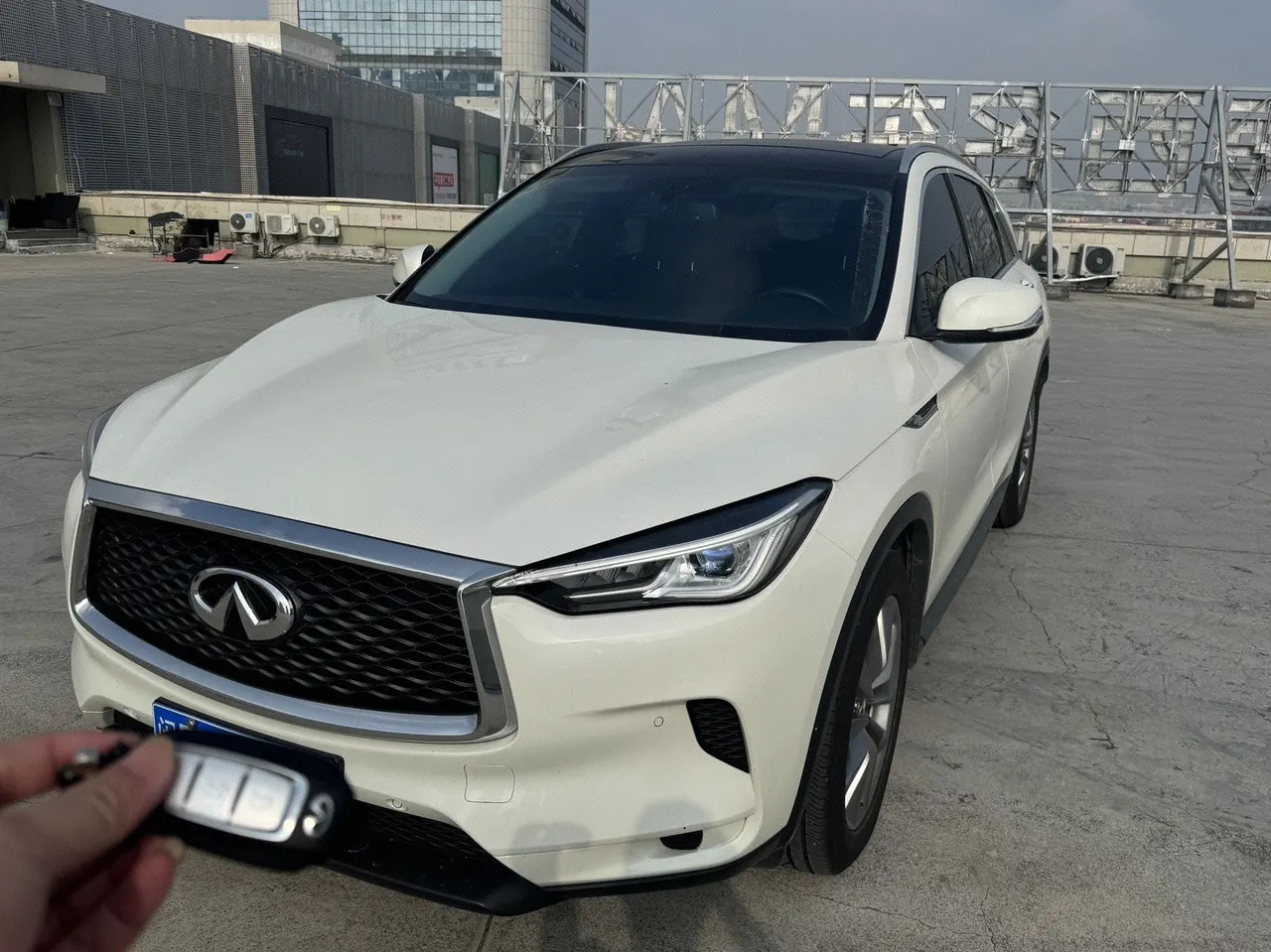 Infiniti 2020 QX50 2.0T stepless two-wheel drive fashion version of automatic gear - View 1
