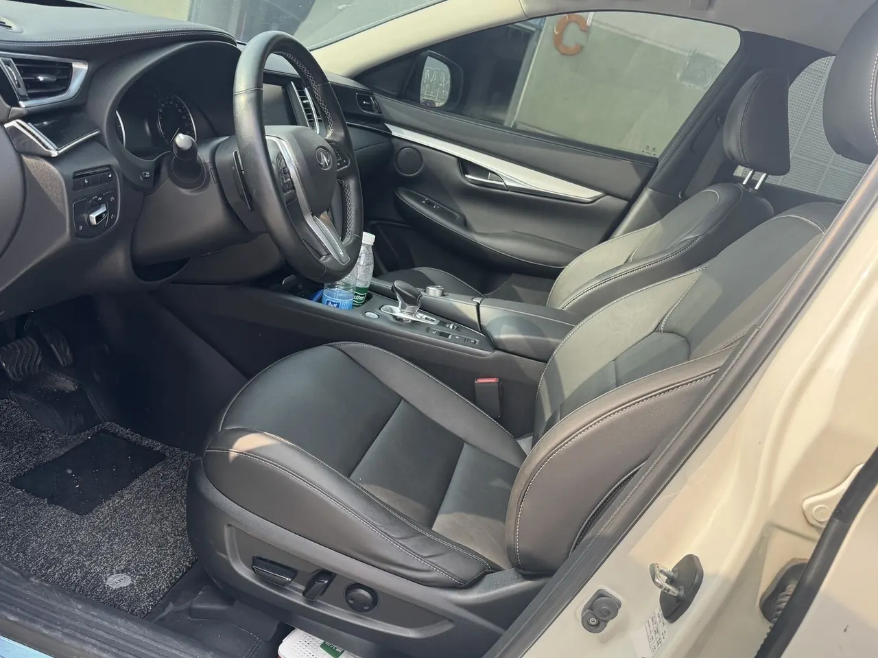 Infiniti 2020 QX50 2.0T stepless two-wheel drive fashion version of automatic gear 3