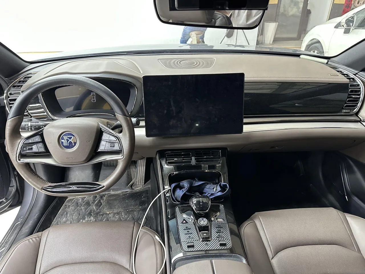 BYD 2020 Han DM 2.0T 4-wheel drive performance version noble automatic gear 3