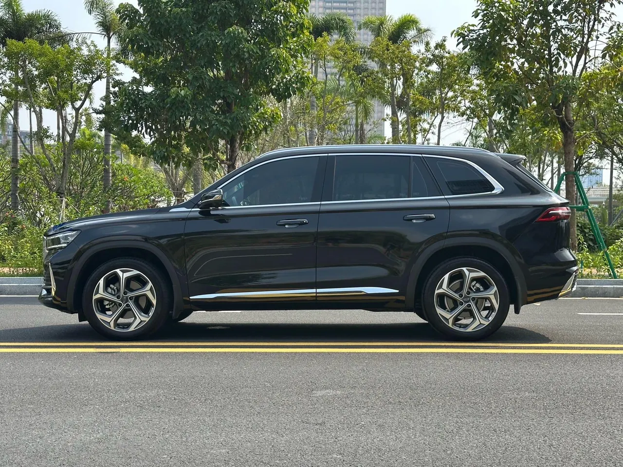 Geely 2024 XingyueL (Monjaro) 2.0TD EVO Two-Drive Long Wind Edition Automatic Gear 4