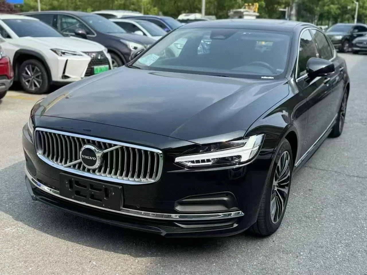 Open image lightbox: Volvo 2025 S90 48V 2.0T B5 Zhiyi Deluxe Edition Automatic Gear