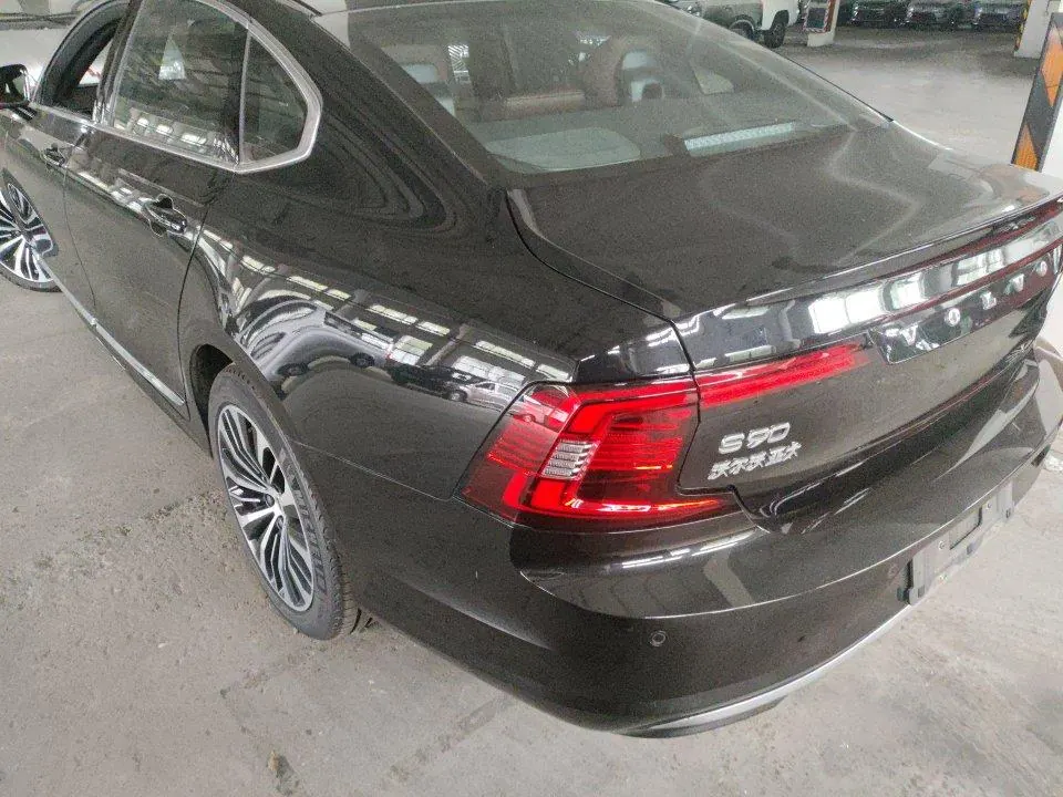 Volvo 2025 S90 48V 2.0T B5 Zhiyi Deluxe Edition Automatic Gear 4