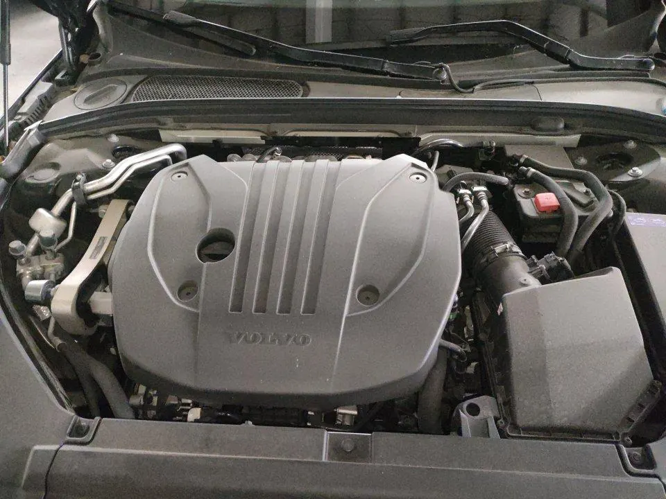 Volvo 2025 S90 48V 2.0T B5 Zhiyi Deluxe Edition Automatic Gear 8