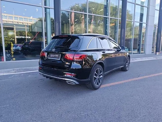 Mercedes Benz 2022 GLC 260 L 4MATIC 2.0T Luxury Automatic 3